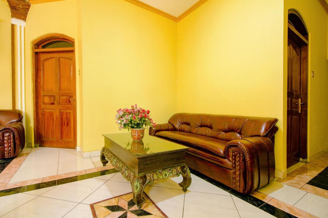 Oyo 1770 Hotel Mawar Saron 2 Kejayan Dış mekan fotoğraf